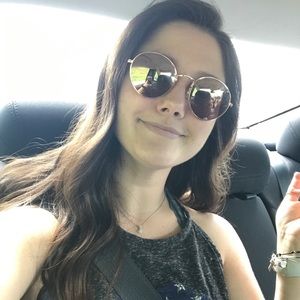 Meet your Posher, Andrea